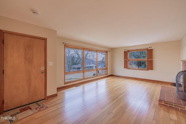 532 Bays View Rd, Kingsport, TN 37660