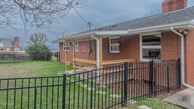 532 Bays View Rd, Kingsport, TN 37660