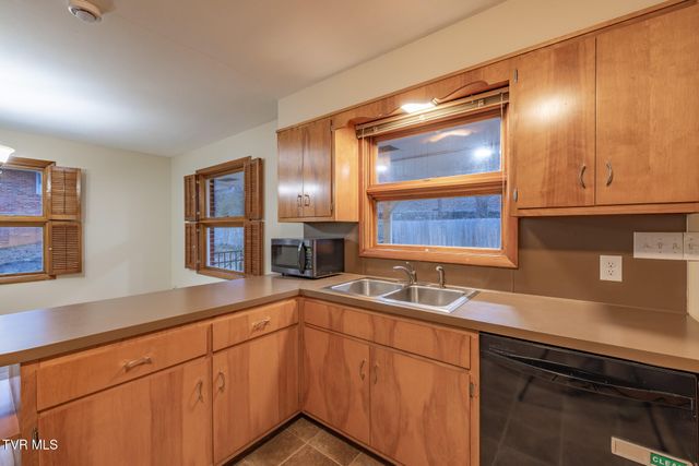 532 Bays View Rd, Kingsport, TN 37660