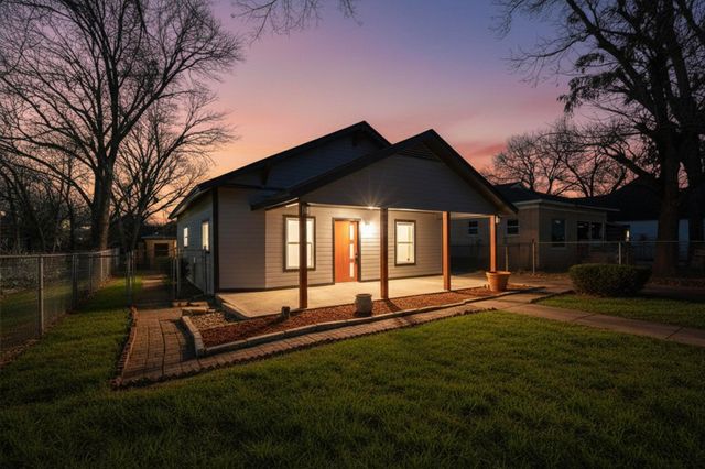 2216 Ross Avenue, Fort Worth, TX 76164