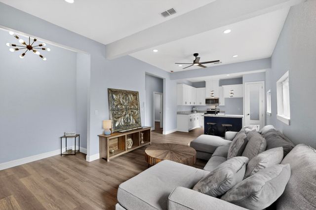 2216 Ross Avenue, Fort Worth, TX 76164