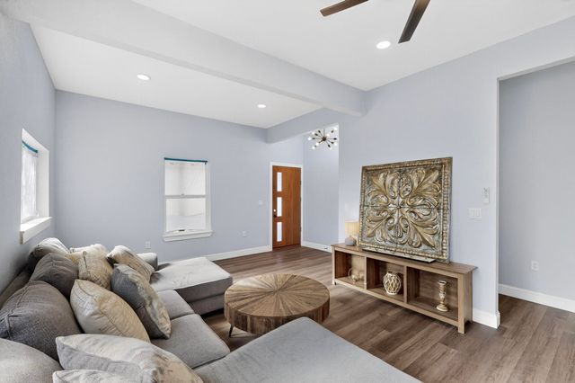 2216 Ross Avenue, Fort Worth, TX 76164