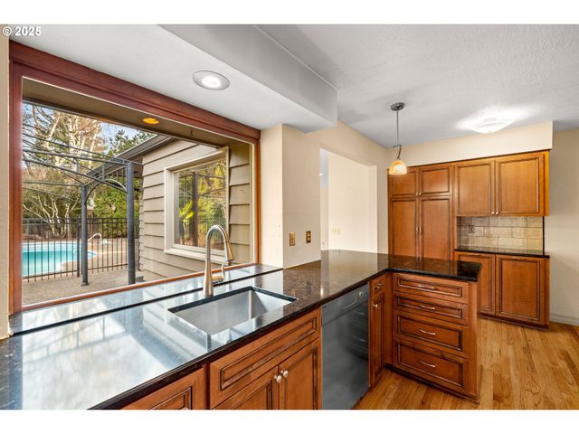 5418 Sw 34TH Pl, Portland, OR 97239