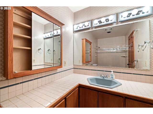 5418 Sw 34TH Pl, Portland, OR 97239