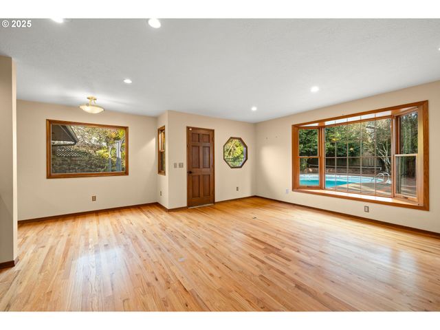 5418 Sw 34TH Pl, Portland, OR 97239