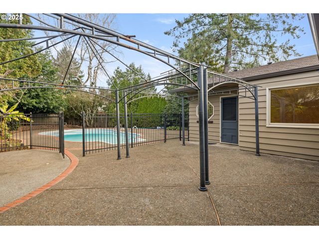 5418 Sw 34TH Pl, Portland, OR 97239