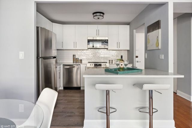 6301 N Sheridan Road 19D, Chicago, IL 60660