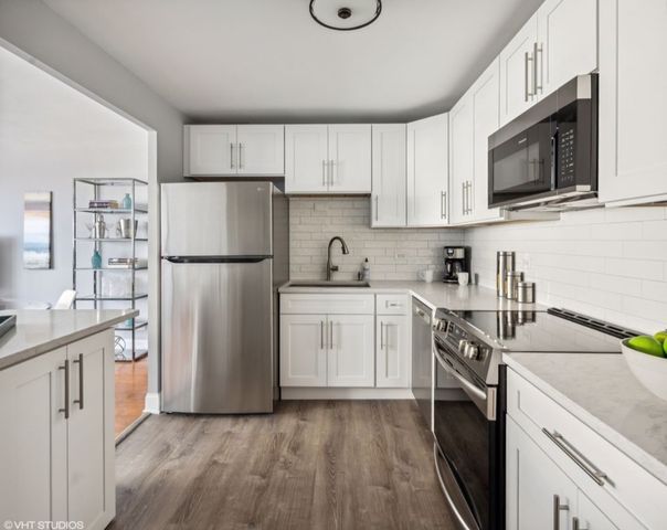 6301 N Sheridan Road 19D, Chicago, IL 60660