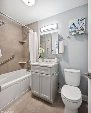 6301 N Sheridan Road 19D, Chicago, IL 60660