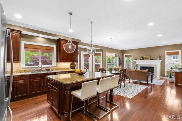 651 Ashmont Drive, Olivette, MO 63132