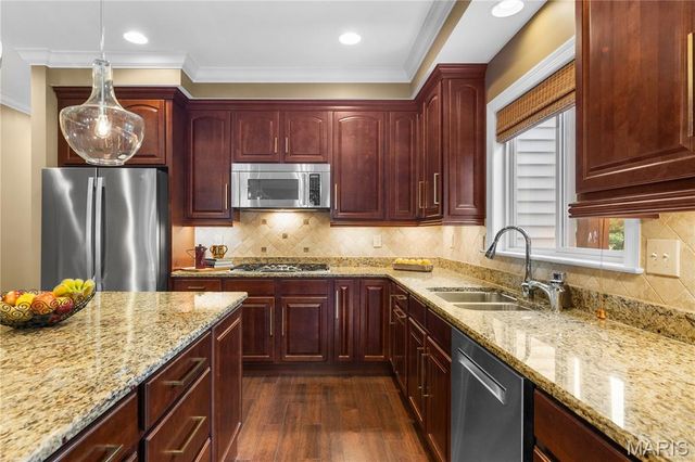 651 Ashmont Drive, Olivette, MO 63132