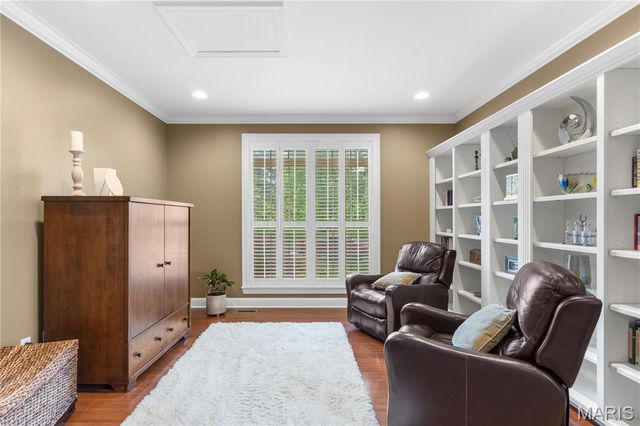 651 Ashmont Drive, Olivette, MO 63132