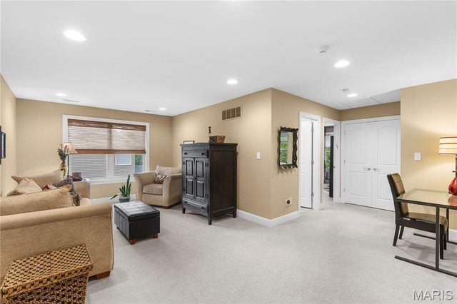 651 Ashmont Drive, Olivette, MO 63132