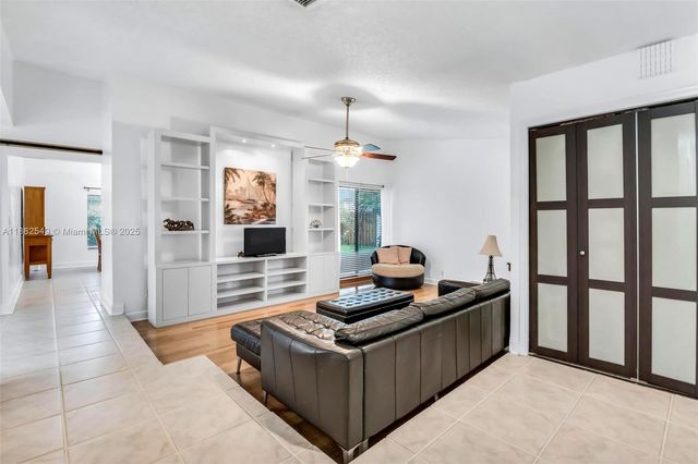 990 NW 89th Ave, Plantation, FL 33324
