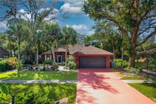 2490 Outrigger LN, Naples, FL 34104