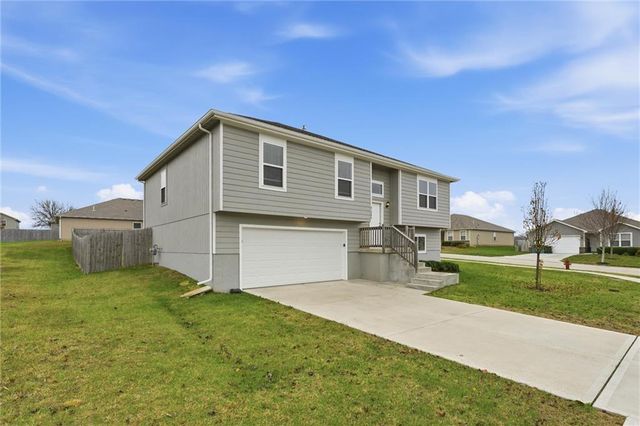 21295 W 218th Terrace, Spring Hill, KS 66083