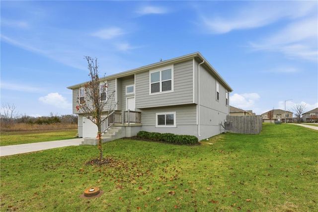 21295 W 218th Terrace, Spring Hill, KS 66083