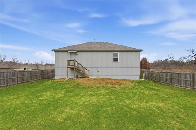 21295 W 218th Terrace, Spring Hill, KS 66083
