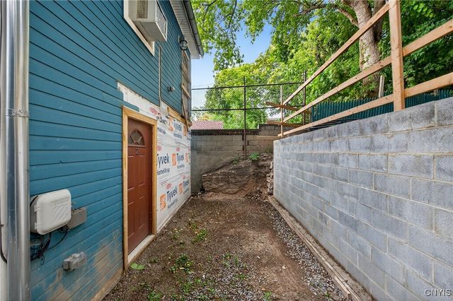 914 North Salina Street, Syracuse, NY 13208