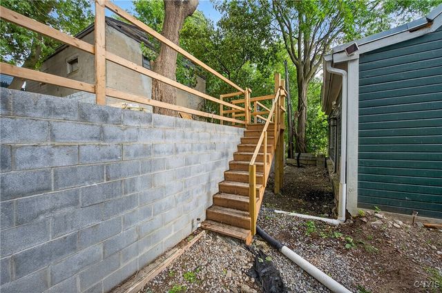 914 North Salina Street, Syracuse, NY 13208