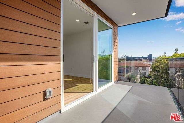 5813 Lexington Avenue 401, Los Angeles, CA 90038