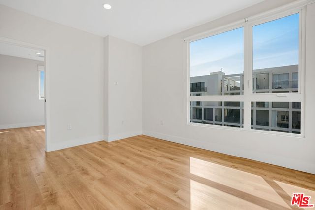 5813 Lexington Avenue 401, Los Angeles, CA 90038