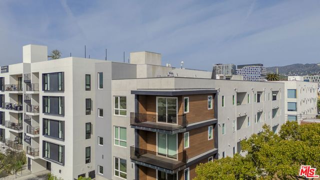 5813 Lexington Avenue 401, Los Angeles, CA 90038