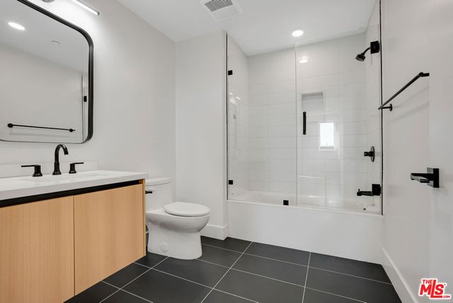 5813 Lexington Avenue 401, Los Angeles, CA 90038