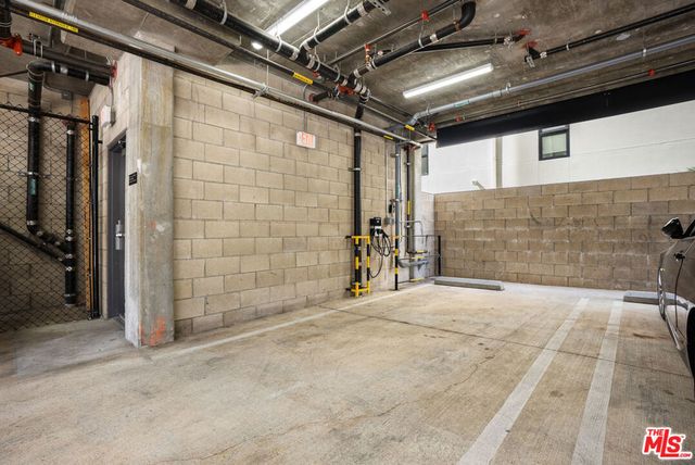 5813 Lexington Avenue 401, Los Angeles, CA 90038