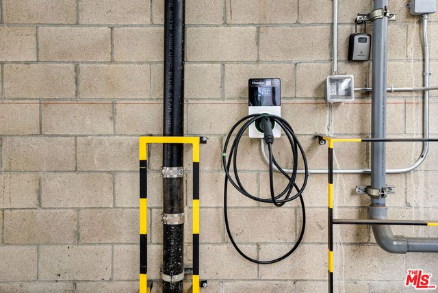 5813 Lexington Avenue 401, Los Angeles, CA 90038