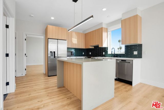 5813 Lexington Avenue 401, Los Angeles, CA 90038