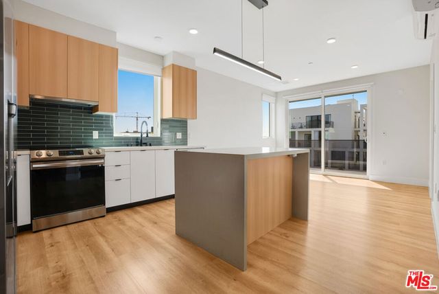 5813 Lexington Avenue 401, Los Angeles, CA 90038