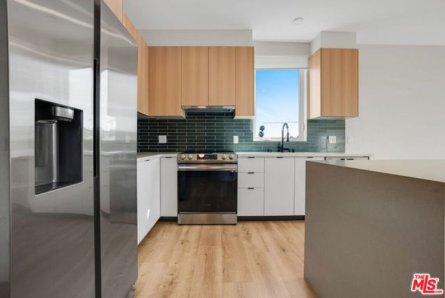 5813 Lexington Avenue 401, Los Angeles, CA 90038