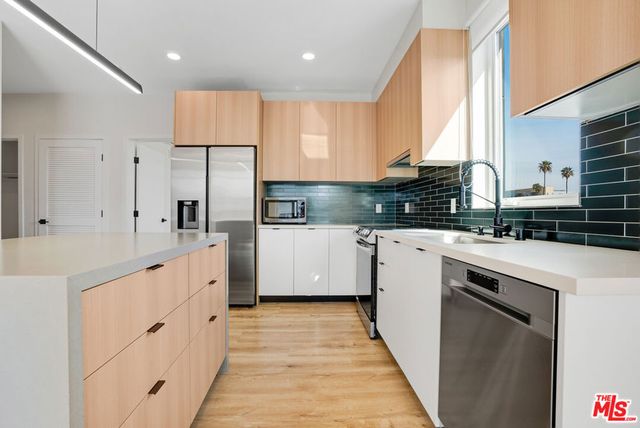 5813 Lexington Avenue 401, Los Angeles, CA 90038