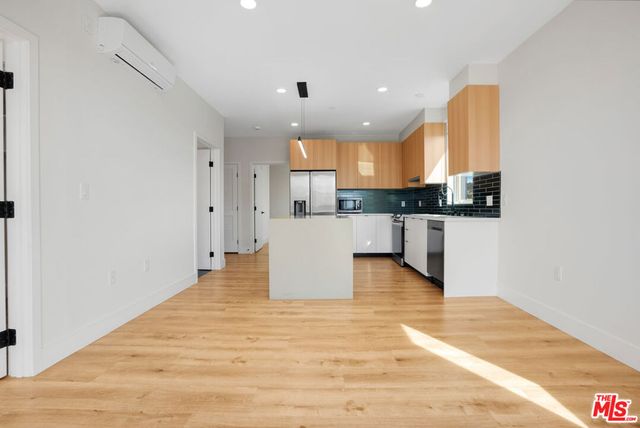 5813 Lexington Avenue 401, Los Angeles, CA 90038