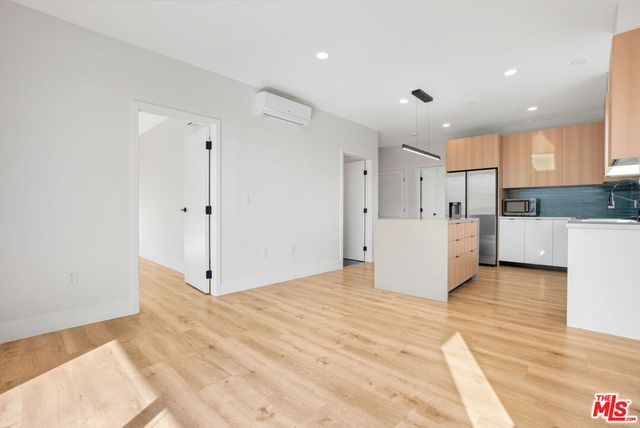 5813 Lexington Avenue 401, Los Angeles, CA 90038