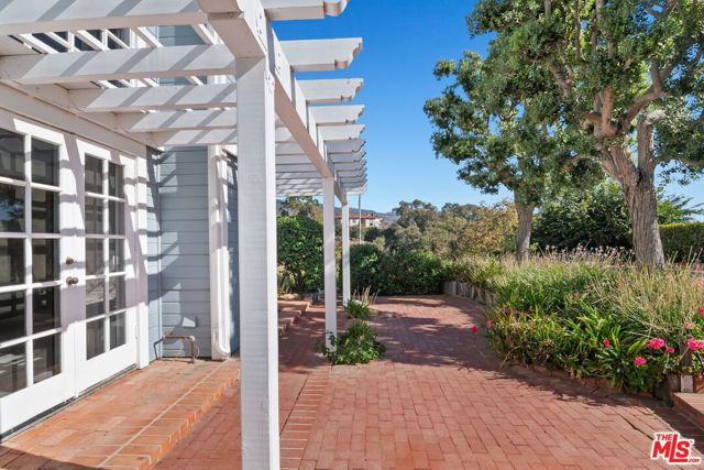 6080 Merritt Drive, Malibu, CA 90265