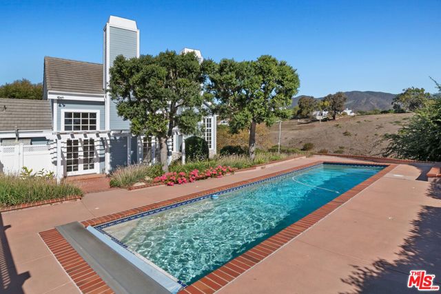 6080 Merritt Drive, Malibu, CA 90265