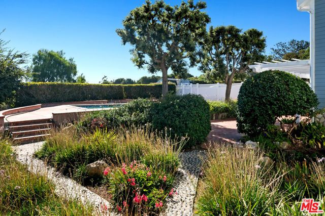 6080 Merritt Drive, Malibu, CA 90265