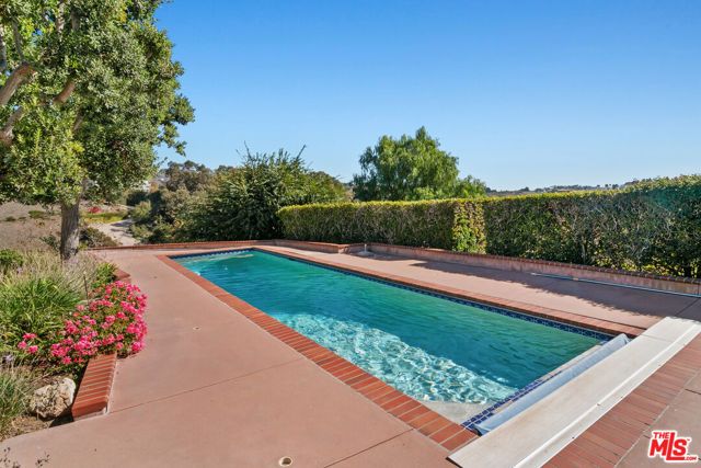 6080 Merritt Drive, Malibu, CA 90265