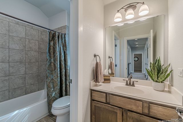 2564 Ayers, Seguin, TX 78155