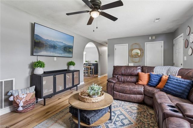 412 Dunmore DR, Newport News, VA 23602