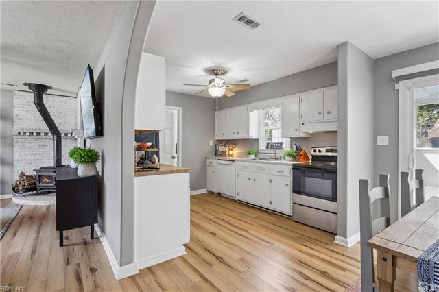 412 Dunmore DR, Newport News, VA 23602