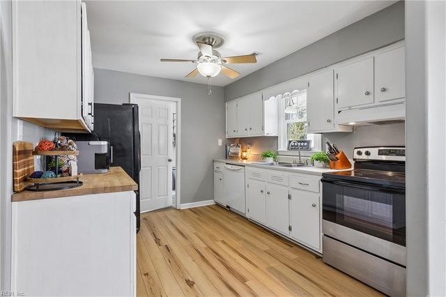 412 Dunmore DR, Newport News, VA 23602