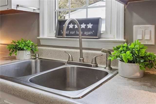 412 Dunmore DR, Newport News, VA 23602