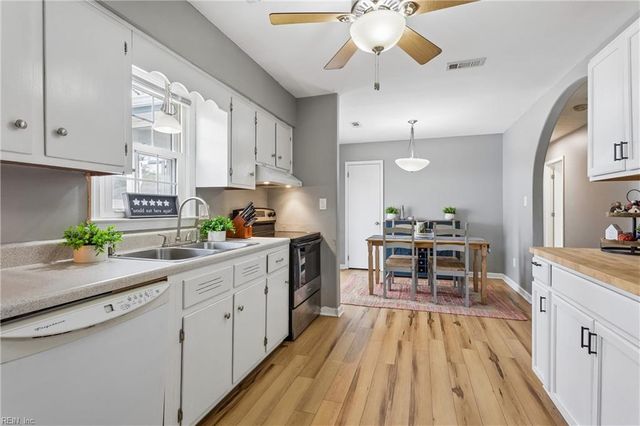 412 Dunmore DR, Newport News, VA 23602