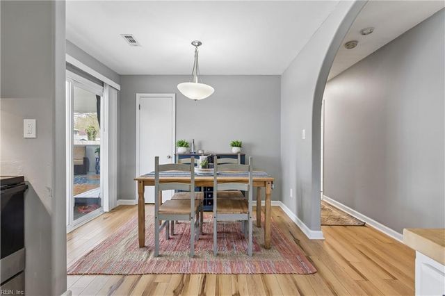 412 Dunmore DR, Newport News, VA 23602