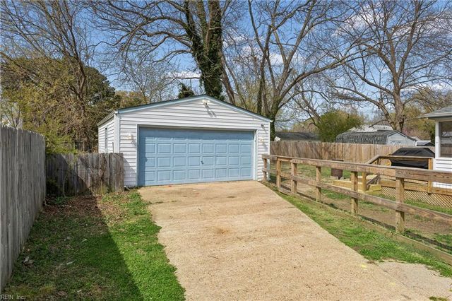 412 Dunmore DR, Newport News, VA 23602