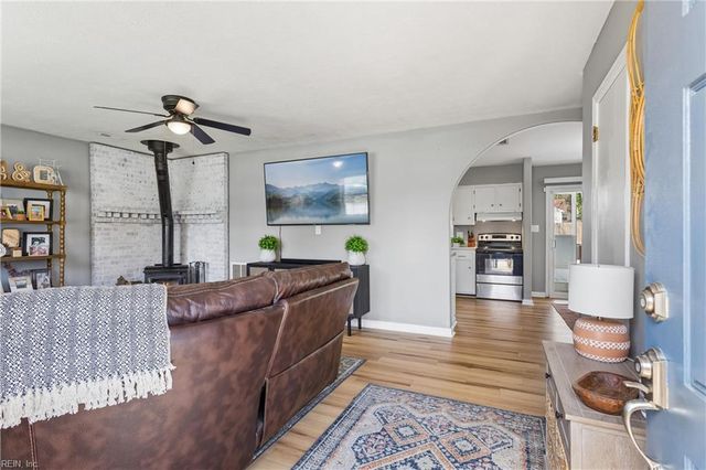 412 Dunmore DR, Newport News, VA 23602