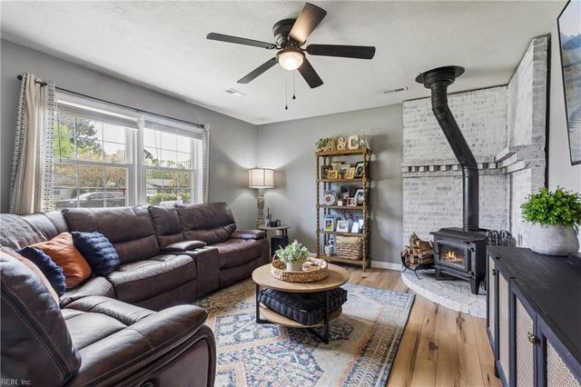 412 Dunmore DR, Newport News, VA 23602